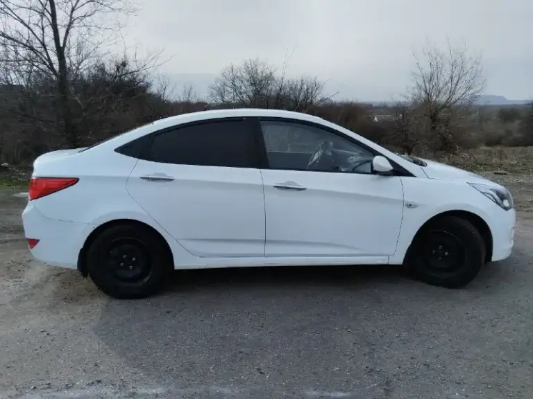 Продам hyundai solaris 2014г. Пробег 205.000,мкпп 1.4 бензин. Автомобиль юридически чист. Состояние:электроника, ходовка, мотор и мкпп отлично. Чистый ухоженный салон. По заднему бамперу есть маленький нюанс. Цена 875.000 г. Макеевка, +79495541972
📞 Звоните: +7(949)5541972 - фотография - 4