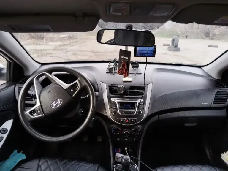 Продам hyundai solaris 2014г. Пробег 205.000,мкпп 1.4 бензин. Автомобиль юридически чист. Состояние:электроника, ходовка, мотор и мкпп отлично. Чистый ухоженный салон. По заднему бамперу есть маленький нюанс. Цена 875.000 г. Макеевка, +79495541972
📞 Звоните: +7(949)5541972 - фотография - 6