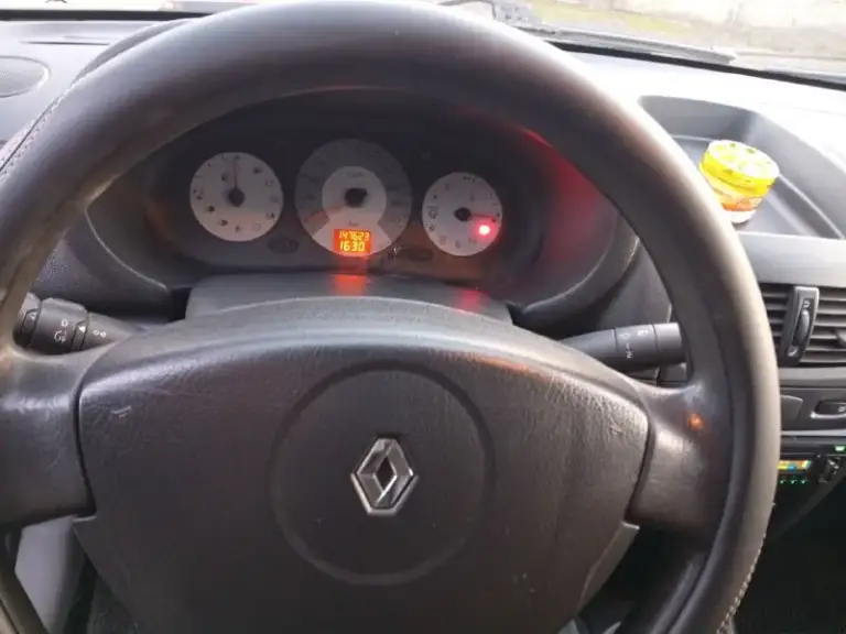 Renault clio 1.4 2007 г. Продам авто в отличном состоянии. Работает все, что должно работать. Я хозяин по т. П. Из последнего т. О: новые 2 радиатора, новый антифриз, компрессор кондиционера, резонатор и основной глушитель, ремень, ролики, гур насос. Вообщем денег не жалел, делал для себя. Продажа в связи с покупкой нового автомобиля. Интересует обмен на солярис с моей доплатой. Цена 450 без торга. ±79493803295 перекупам просьба не беспокоить. Енакиево
📞 Звоните: +7(949)3803295 - фотография - 8