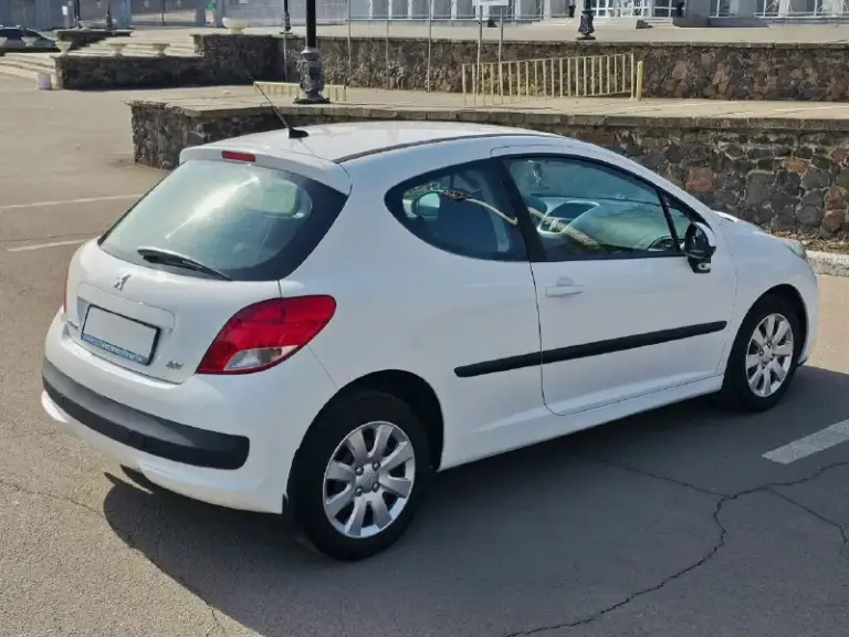Продам peugeot(пежо)207(купе),2009 год, в отличном состоянии. Пробег 129000 км. (родной, подтверждается автотекой). Без дтп. Всего 1 владелец. (всю жизнь в одних руках) в 2010 году выехала с салона, даже имеется чек о покупке. Мотор 1.4л. , очень резвый для неё. Кузов оцинкованный, в идеале, ни вмятин, ни потёртостей, ни рыжиков нет. Кондиционеp холодит, печка греет, обогрев зеркал, абс, эур, бк, цз, сигнализация, стеклоподъёмники, магнитола, хорошие динамики, новый акб, вся безопасность на месте: подушки фронтальные и боковые, коробка автомат (робот), подрулевые лепестки. Перед продажей полностью обслужена, коробка переключается чётко и без затупов. Машинка своих денег стоит и полностью обслужена. Машина на r15 дисках, уже на новой зимней резине! Салон отличный, не прокурен. Любые проверки на сто приветствую. В жизни машина выглядит еще ярче, и лучше чем на фото. Ездила девушка аккуратно, за машиной следила. Учет рф, полное переоформление на вас в мрэо. Без штрафов, аре
📞 Звоните: +7(949)8953126 - фотография - 4