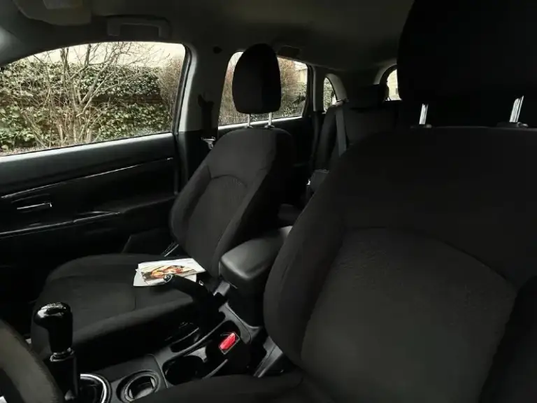 Продам mitsubishi asx рестайлинг
Год выпуска:2012
Объём двигателя:1.6.v16
Кпп механическая
Родной пробег:137.000 км
Автомобиль в родном окрасе!
Состояние кузова идеальное
Все технические обслуживания проводились исключительно у официального дилера, с соблюдением всех сроков. Авто в отличном состоянии как технически, так и визуально.
Заводское остекление.
Комплектация:
Бортовой компьютер,
Подогрев сидений,4 стеклоподъемника, кондиционер, электро зеркала, противотуманные фары, подогрев стекл, abs esp, aux bluetooth, полный комплект ключей и много чего прочего для комфортного вождения
По документам любой вид оформления
Автотека ✅
Цена: 960 руб торг срочная
Г. Донецк
Номер телефона:
+7949-487-35-71
📲 Tg:.
📞 Звоните: +7(949)4873571 - фотография - 10