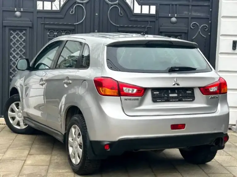 Продам mitsubishi asx рестайлинг
Год выпуска:2012
Объём двигателя:1.6.v16
Кпп механическая
Родной пробег:137.000 км
Автомобиль в родном окрасе!
Состояние кузова идеальное
Все технические обслуживания проводились исключительно у официального дилера, с соблюдением всех сроков. Авто в отличном состоянии как технически, так и визуально.
Заводское остекление.
Комплектация:
Бортовой компьютер,
Подогрев сидений,4 стеклоподъемника, кондиционер, электро зеркала, противотуманные фары, подогрев стекл, abs esp, aux bluetooth, полный комплект ключей и много чего прочего для комфортного вождения
По документам любой вид оформления
Автотека ✅
Цена: 960 руб торг срочная
Г. Донецк
Номер телефона:
+7949-487-35-71
📲 Tg:.
📞 Звоните: +7(949)4873571 - фотография - 2