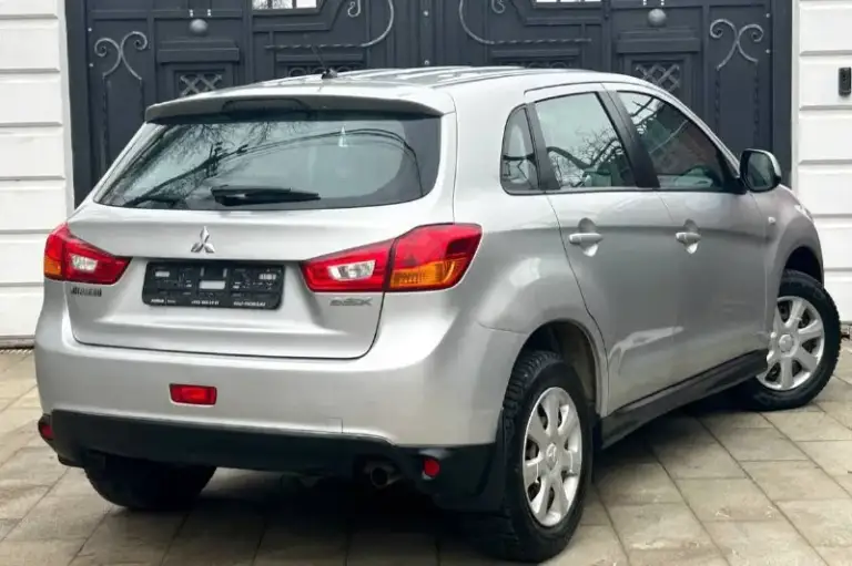Продам mitsubishi asx рестайлинг
Год выпуска:2012
Объём двигателя:1.6.v16
Кпп механическая
Родной пробег:137.000 км
Автомобиль в родном окрасе!
Состояние кузова идеальное
Все технические обслуживания проводились исключительно у официального дилера, с соблюдением всех сроков. Авто в отличном состоянии как технически, так и визуально.
Заводское остекление.
Комплектация:
Бортовой компьютер,
Подогрев сидений,4 стеклоподъемника, кондиционер, электро зеркала, противотуманные фары, подогрев стекл, abs esp, aux bluetooth, полный комплект ключей и много чего прочего для комфортного вождения
По документам любой вид оформления
Автотека ✅
Цена: 960 руб торг срочная
Г. Донецк
Номер телефона:
+7949-487-35-71
📲 Tg:.
📞 Звоните: +7(949)4873571 - фотография - 4
