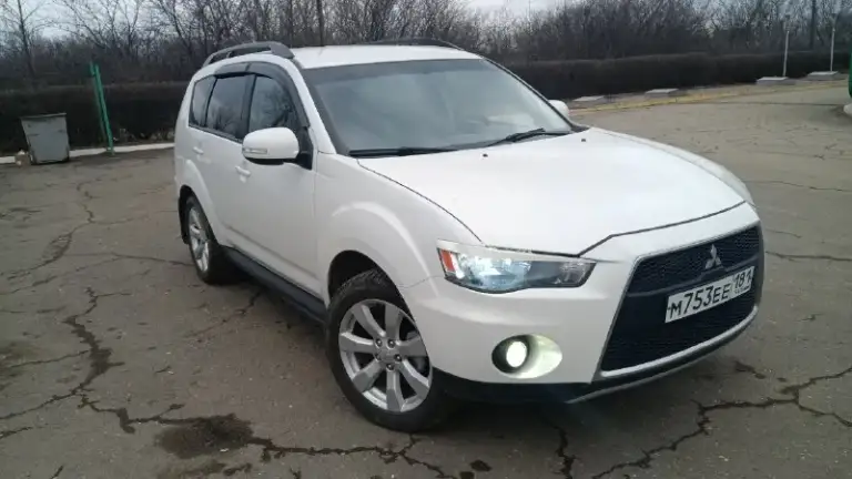 Mitsubishi оутландер xl рестайлинг 2011г. В 2,4л 220т. Км 4wd
Климат контроль.
4 Эсп
Датчик света.
Подогрев сидений.
Климат контроль.
Кожаный салон.
Мультимедиа.
Камера заднего вида. Сигнализация с обратной связью.
Установлены новые дхо 2-х режимные.
Сделана качественная шумоизоляция дверей и багажного отделения, салон кожаный трансформер в хорошем состоянии, эво ковры вплоть до багажника, обслужена выхлопная система (новый не громкий приятный бархатистый выхлоп).
Резина зима в хорошем состоянии.
Осмотр г. Алчевск
Цена 1🍋 280тр.
Т. +79591139030

📞 Звоните: +7(959)1139030 - фотография - 3