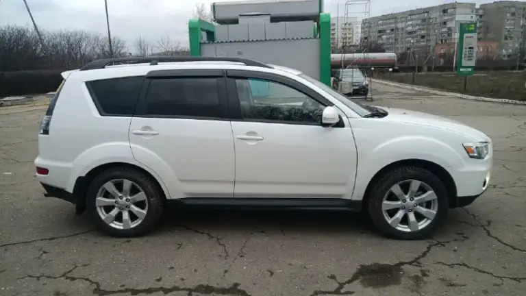 Mitsubishi оутландер xl рестайлинг 2011г. В 2,4л 220т. Км 4wd
Климат контроль.
4 Эсп
Датчик света.
Подогрев сидений.
Климат контроль.
Кожаный салон.
Мультимедиа.
Камера заднего вида. Сигнализация с обратной связью.
Установлены новые дхо 2-х режимные.
Сделана качественная шумоизоляция дверей и багажного отделения, салон кожаный трансформер в хорошем состоянии, эво ковры вплоть до багажника, обслужена выхлопная система (новый не громкий приятный бархатистый выхлоп).
Резина зима в хорошем состоянии.
Осмотр г. Алчевск
Цена 1🍋 280тр.
Т. +79591139030

📞 Звоните: +7(959)1139030 - фотография - 4
