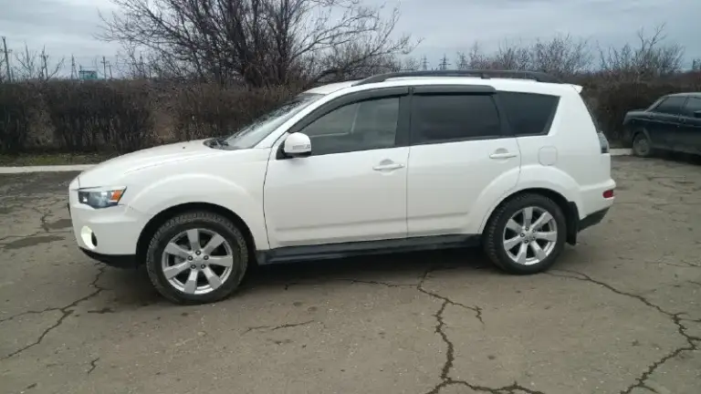Mitsubishi оутландер xl рестайлинг 2011г. В 2,4л 220т. Км 4wd
Климат контроль.
4 Эсп
Датчик света.
Подогрев сидений.
Климат контроль.
Кожаный салон.
Мультимедиа.
Камера заднего вида. Сигнализация с обратной связью.
Установлены новые дхо 2-х режимные.
Сделана качественная шумоизоляция дверей и багажного отделения, салон кожаный трансформер в хорошем состоянии, эво ковры вплоть до багажника, обслужена выхлопная система (новый не громкий приятный бархатистый выхлоп).
Резина зима в хорошем состоянии.
Осмотр г. Алчевск
Цена 1🍋 280тр.
Т. +79591139030

📞 Звоните: +7(959)1139030 - фотография - 5