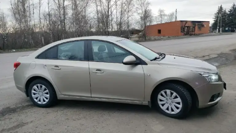 Продам chevrolet круз 2011 года выпуска на автомате. Двигатель 1.8(141 л. С)не дымит, масло не ест. Автомат не пинае, переключает плавно. Есть мелкие жизненные коцки. Пороги, дно целые. Меняны задние тормозные суппорта, троса ручника, колодки, стойки. Поменяны фазорегуляторы, гос. Печка дует огонь прогревается быстро, даже в морозы.4 подъемника, а ключа. Цена 615 00.осмотр макеевка. +79498450521
📞 Звоните: +7(949)8450521 - фотография - 6