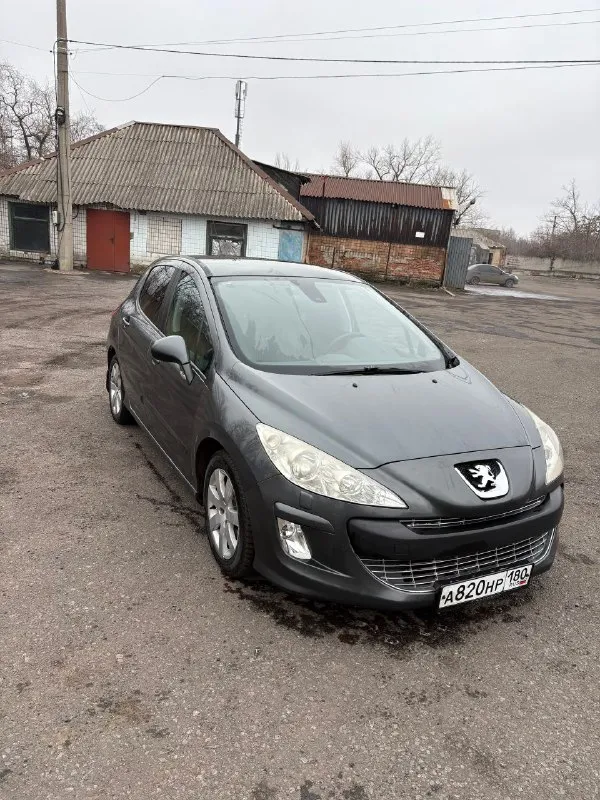 Пежо 308, 2008 год выпуска, родной пробег 165000 тысячи, реальных 2 владельца по документам, я второй, до меня авто было 15 лет в одних руках, машина без дтп, с зеленой автотекой, по технической части все в идеале, проблем нет. Комплектация на панораме, двух зонный климат контроль, кондиционер, подогревы сидений, датчик света, дождя, сигнализация с автозапуском. Новая зимняя резина, проехала меньше 1000 км. Машина находится в донецке, цена 575000 тысяч символический торг у капота, авто без вложений
+79494951390 - фотография - 1