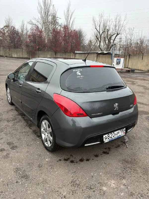 Пежо 308, 2008 год выпуска, родной пробег 165000 тысячи, реальных 2 владельца по документам, я второй, до меня авто было 15 лет в одних руках, машина без дтп, с зеленой автотекой, по технической части все в идеале, проблем нет. Комплектация на панораме, двух зонный климат контроль, кондиционер, подогревы сидений, датчик света, дождя, сигнализация с автозапуском. Новая зимняя резина, проехала меньше 1000 км. Машина находится в донецке, цена 575000 тысяч символический торг у капота, авто без вложений
+79494951390 - фотография - 6