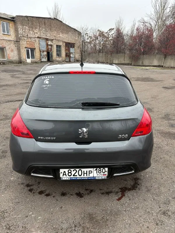 Пежо 308, 2008 год выпуска, родной пробег 165000 тысячи, реальных 2 владельца по документам, я второй, до меня авто было 15 лет в одних руках, машина без дтп, с зеленой автотекой, по технической части все в идеале, проблем нет. Комплектация на панораме, двух зонный климат контроль, кондиционер, подогревы сидений, датчик света, дождя, сигнализация с автозапуском. Новая зимняя резина, проехала меньше 1000 км. Машина находится в донецке, цена 575000 тысяч символический торг у капота, авто без вложений
+79494951390 - фотография - 7