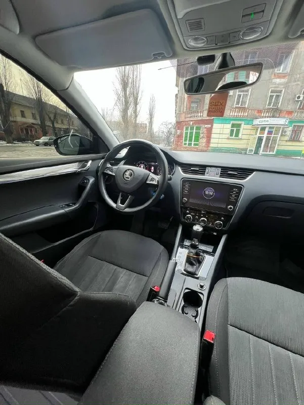 Skoda octavia a7 fl ✅1.8 ✅2 хозяина, я собственник ✅2019 год выпуска, первая регистрация 2020 ✅165 пробег, трассовый ✅машина вся в родной краске, без дтп, царапин и прочих дефектов ✅салон и внешка без дефектов вообще ✅отличная автотека, зеленая вся, вся история обслуживания с нуля и до сих пор, очень много заменено, все расскажу, на все заказ-наряды ✅состояние идеальное, таких обслуженных единицы, без вложений каких-либо вообще! 2 комплекта новых шин r18 очень хорошая комплектация, заводские led фары, фонари, туманки, цифровая приборка, навигация, ассистент выезда с парковки, слепые зоны и многое другое! Морда в пленке, в салоне все элементы так же цена: 2.250.000 торг +79495278643
📞 Звоните: +7(949)5278643 - фотография - 7