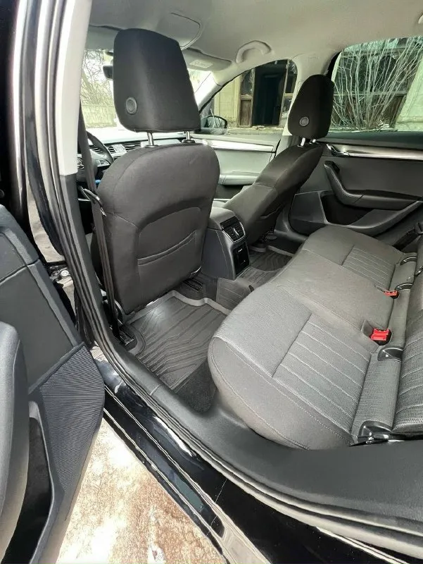 Skoda octavia a7 fl ✅1.8 ✅2 хозяина, я собственник ✅2019 год выпуска, первая регистрация 2020 ✅165 пробег, трассовый ✅машина вся в родной краске, без дтп, царапин и прочих дефектов ✅салон и внешка без дефектов вообще ✅отличная автотека, зеленая вся, вся история обслуживания с нуля и до сих пор, очень много заменено, все расскажу, на все заказ-наряды ✅состояние идеальное, таких обслуженных единицы, без вложений каких-либо вообще! 2 комплекта новых шин r18 очень хорошая комплектация, заводские led фары, фонари, туманки, цифровая приборка, навигация, ассистент выезда с парковки, слепые зоны и многое другое! Морда в пленке, в салоне все элементы так же цена: 2.250.000 торг +79495278643
📞 Звоните: +7(949)5278643 - фотография - 9