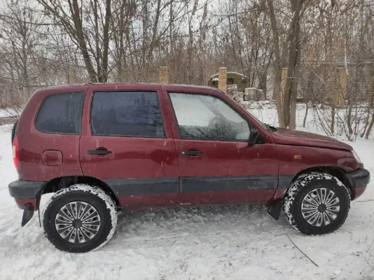Продам chevrolet niva 2004 год
2 Собственника по птс
Продажа с полным переоформлением
Побег 137000
По машине 2000км назад  было заменено сцепление и замена масла, есть вмятина на крыле, задний мост работает
Цена 450000
Все вопросы в лс или по телефону +79493141397
📲 Tg: @romantik996
📞 Звоните: +7(949)3141397 - фотография - 3