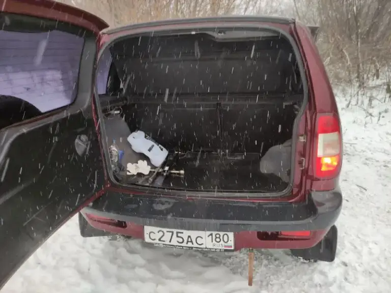 Продам chevrolet niva 2004 год
2 Собственника по птс
Продажа с полным переоформлением
Побег 137000
По машине 2000км назад  было заменено сцепление и замена масла, есть вмятина на крыле, задний мост работает
Цена 450000
Все вопросы в лс или по телефону +79493141397
📲 Tg: @romantik996
📞 Звоните: +7(949)3141397 - фотография - 8