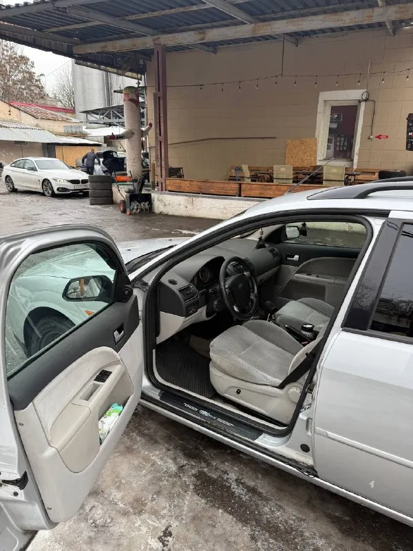 Продам личный автомобиль
Ford mondeo 3 поколения 2001 года выпуска 1,8 бензин
Пробег на данный момент 317тыс км
Комплектация автомобиля:
Подогрев передних сидений
Лепестки управления головным устройством
4 Стеклоподьёмника с доводчиками
Климат контроль
Задние парктроники
Обогрев заднего, переднего и боковых зеркал
Дополнительно установленно:
Головное устройство teyes
Видеорегистратор снимающий как переднюю часть автомобиля так и заднюю
Камера заднего вида
Так же при покупке автомобиля было обработано полностью днище автомобиля
Освещение автомобиля стоят дорогие линзованные bi-led
Так же имеются противотуманные фары
Автомобиль обслуживался только на сто ford в донецке
Масло ликви молли 5w40 при каждой замене масла естественно менялись все фильтра
По мотору, коробке и ходовой никаких нареканий нет
Единственное нужно уделить внимание переднему и заднему бамперу на фото всё видно
Цену вижу 380 с реальным покупателем торг
Автомобиль находится в донецке
📞 Звоните: +7(949)5111606 - фотография - 5