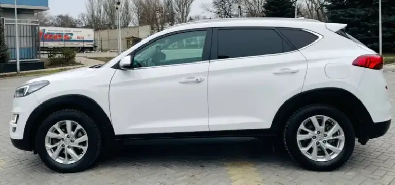 В продаже крассовер комфортный удобный
Hyundai tucson рейсталинг поколение |||
Эксплуатация с 2020 года
Двигатель 2.0 бензин
Коробка автоматическая
Пробег родной 115тыс км.
Автомобиль в идеальном состоянии супер !!!
В ближайшем времени не требует вложений !!!
Кузов весь в заводском окрасе в оригинале !!!
Пред максимальная комплектация,
Бесключевой доступ
Start-stop
Ухоженный тканевый салон,
Датчики света, и дождя,
Подогревы всех сидений,
Подогрев зеркал и стекл,
Подогрев руля мульти руль,
Полный электропакет,
Carplay мультимедиа,
Блютус громкая связь,
Сигнализация удобная -
Star laine управляй мечтой,
Новые зимние шины,
И очень многое другое !
С документами полный порядок,
Могу присутствовать в мрэо для,
Полного переоформления,
Автотека полностью зелень 🌿
Г. Донецк осмотр договоренности.
‼️Цена 2395:000 тыс. Руб ‼️
Таких авто единицы достойный
Состояние нового
Авто весь в роднее
Кому дорого и всяким умникам мимо 🆘
Кто заинтересован звоните
+79493969855 📲 - фотография - 5