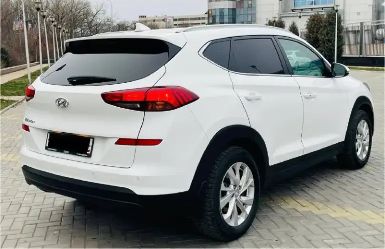 В продаже крассовер комфортный удобный
Hyundai tucson рейсталинг поколение |||
Эксплуатация с 2020 года
Двигатель 2.0 бензин
Коробка автоматическая
Пробег родной 115тыс км.
Автомобиль в идеальном состоянии супер !!!
В ближайшем времени не требует вложений !!!
Кузов весь в заводском окрасе в оригинале !!!
Пред максимальная комплектация,
Бесключевой доступ
Start-stop
Ухоженный тканевый салон,
Датчики света, и дождя,
Подогревы всех сидений,
Подогрев зеркал и стекл,
Подогрев руля мульти руль,
Полный электропакет,
Carplay мультимедиа,
Блютус громкая связь,
Сигнализация удобная -
Star laine управляй мечтой,
Новые зимние шины,
И очень многое другое !
С документами полный порядок,
Могу присутствовать в мрэо для,
Полного переоформления,
Автотека полностью зелень 🌿
Г. Донецк осмотр договоренности.
‼️Цена 2395:000 тыс. Руб ‼️
Таких авто единицы достойный
Состояние нового
Авто весь в роднее
Кому дорого и всяким умникам мимо 🆘
Кто заинтересован звоните
+79493969855 📲 - фотография - 7