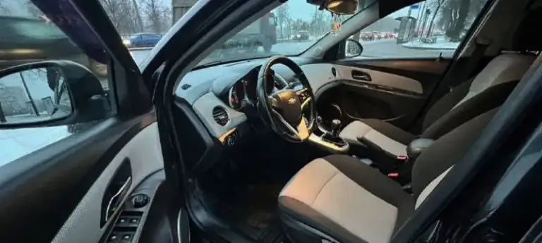 Chevrolet cruze
2013
1.6 ( (109 Л. С. )
Кпп- механика.
Пробег- 227.000 км.
1 Хозяин.
Кузов ровный, без царапин, без вмятин, в родном окрасе!
Расход - 6/7 литров/100 км.
Техника в отличном состоянии!
Салон как новый, был в чехлах!
Центральный замок.
Сигнализация.
Усилитель руля.
4 Эл. Стекла.
Эл. Зеркала с подогревом.
Подогрев сидений.
Кожаный мультируль.
Штатная магнитола, aux.
Легкосплавные диски r16.
Бортовой компьютер.
Airbag.
Abs.
Кондиционер.
2 Комплекта ключей.
Без вложений, работает всё!
Юридически чистый!
Цена: 780.000 руб.
Тел: +79496462713 - фотография - 9