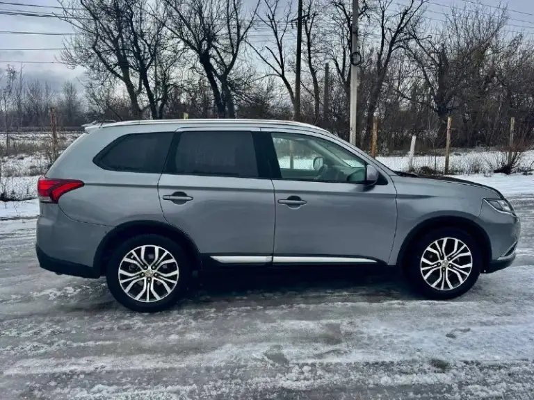 Продам свой личный автомобиль ◽️ mitsubishi outlander◽️ год выпуска - 2016 пробег - 200 000км привод - полный. Салон просторный, автомобиль 7 местный. Владею более 2-х лет. Описание: автомобиль недавно прошел крупное то с заменой всех масел, также была обслужена ходовая часть( сайлентблоки, диски/колодки на отличном ходу! Делать ничего не нужно! Мотор масло не расходует. Коробка переключает идеально! Ходовая/рулевая не стучит! Новая зимняя резина, новый акб! Автомобиль на мне, без штрафов, залогов и запретов! Цена 1800000 ₽ торг до потери пульса) +79490730709 г. Шахтерск
📞 Звоните: +7(949)0730709 - фотография - 4