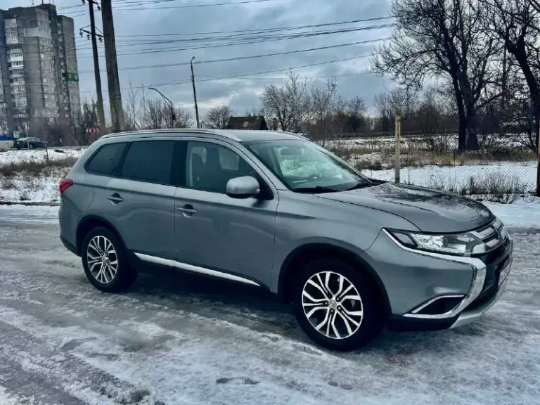 Продам свой личный автомобиль ◽️ mitsubishi outlander◽️ год выпуска - 2016 пробег - 200 000км привод - полный. Салон просторный, автомобиль 7 местный. Владею более 2-х лет. Описание: автомобиль недавно прошел крупное то с заменой всех масел, также была обслужена ходовая часть( сайлентблоки, диски/колодки на отличном ходу! Делать ничего не нужно! Мотор масло не расходует. Коробка переключает идеально! Ходовая/рулевая не стучит! Новая зимняя резина, новый акб! Автомобиль на мне, без штрафов, залогов и запретов! Цена 1800000 ₽ торг до потери пульса) +79490730709 г. Шахтерск
📞 Звоните: +7(949)0730709 - фотография - 5