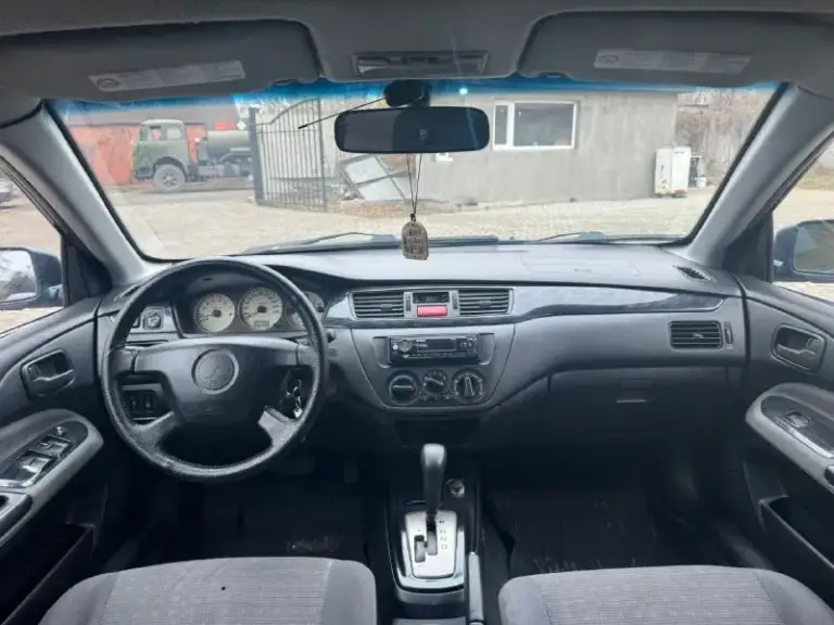 Mitsubishi лансер 9 2004 года двигатель 1.6 коропка ат не димит масло не расходует карапка работает в штатном рижыме ходовая часть опслужена без постороних звуков машына едит бодро и приятно печка грет потдогрев сидений работает цена 550.000 р, торг номер ☎️ + 7 949-431-04-65
📞 Звоните: +7(949)4310465 - фотография - 7