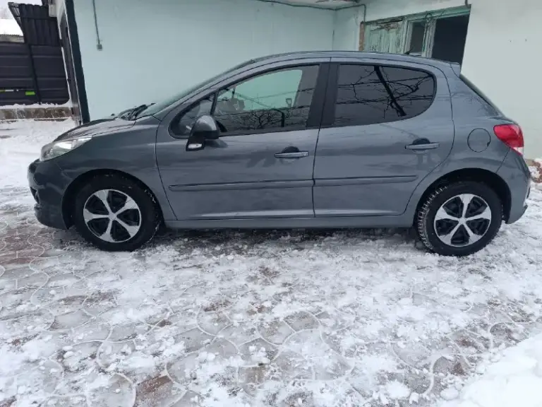 Продам peugeot 207, 2011 г. В. 97 000 км, 1.4 л. , мкпп, был куплен у тестя, он брал в салоне, своевременно обслуживался, есть частичная история сервиса, кузов в родной краске, в комплекте зимняя и летняя резина, два комплекта ключа.
Центральный замок, датчик света/дождя, лепесток управления мультимедиа, двухзонный климат, камера парковки, подогрев зеркал и заднего стекла. Больше фото - в личку
Осмотр в калининском районе донецка.
Цена: 600 к.
Звоните 👉 +79495153858 - фотография - 5