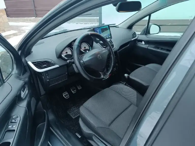 Продам peugeot 207, 2011 г. В. 97 000 км, 1.4 л. , мкпп, был куплен у тестя, он брал в салоне, своевременно обслуживался, есть частичная история сервиса, кузов в родной краске, в комплекте зимняя и летняя резина, два комплекта ключа.
Центральный замок, датчик света/дождя, лепесток управления мультимедиа, двухзонный климат, камера парковки, подогрев зеркал и заднего стекла. Больше фото - в личку
Осмотр в калининском районе донецка.
Цена: 600 к.
Звоните 👉 +79495153858 - фотография - 6
