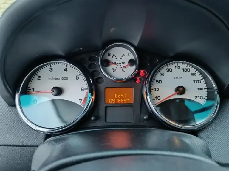 Продам peugeot 207, 2011 г. В. 97 000 км, 1.4 л. , мкпп, был куплен у тестя, он брал в салоне, своевременно обслуживался, есть частичная история сервиса, кузов в родной краске, в комплекте зимняя и летняя резина, два комплекта ключа.
Центральный замок, датчик света/дождя, лепесток управления мультимедиа, двухзонный климат, камера парковки, подогрев зеркал и заднего стекла. Больше фото - в личку
Осмотр в калининском районе донецка.
Цена: 600 к.
Звоните 👉 +79495153858 - фотография - 8