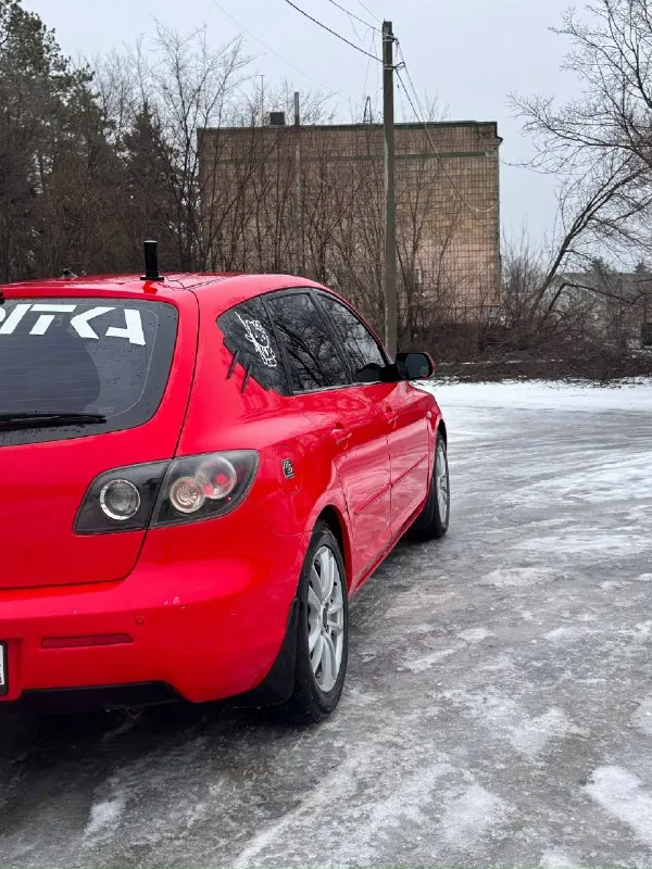 Продаю машинку mazda 3🔥 ✅год выпуска: 2007. ✅двигатель: 1.6 не дымит, не троит, едет бодро. ✅коробка передач: акпп работает идеально тип кузова: хетчбэк ✅цвет: красный. Состояние: автомобиля в достойном состоянии для своих лет. Присутствует вмятина на задней левой пассажирской двери некритичная, небольшая вмятина на капоте, рыжиков по кузову нет, пороги не гнилые. ✅комплектация: автомобиль оснащен abs, esp, подогревом передних сидений, кондиционером, всеми стеклоподъемниками электронными, андроид магнитола, салон в ухоженном состоянии. ✅по ходовой части никаких нареканий нет, не стучит, не гремит, ходовая идеал! ✅на хорошей зимней резине. ✅недавно была замена цепи грм и промывка всего мотора. ✅коробка обслужена, масло, фильтр поменяны. ✅по документам переоформление без проблем, местный учет, я хозяйка, на учете на мне, владею не первый год! Находиться в г. Макеевка ✅цена 580 тыс. Руб+небольшой торг уместен 🌹+79494120787
📞 Звоните: +7(949)4120787 - фотография - 1