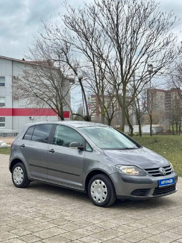 ◼️ Volkswagen golf plus ➕

💰Цена: 650 000р
🏢Город: мариуполь
📅Год выпуска: 2007
🧾Пробег: 206 760 км.
⚙️Двигатель: 1.6
⛽Топливо: бензин
⚙️Кпп: механика

📞 Телефон:

+7-949-727-41-51
+7-949-551-91-52
+7-989-263-55-56

💾 Описание:

Всеми любимый vw golf пятого поколения с увеличенным, оцинкованным кузовом и
Увеличенным клиренсом.

✅ 3 Владельца за все время,
8 Лет крайний.

✅ Надежный двигатель bse 1.6 и 6-ти ступенчатая механика.

✅ Отличная комплектация:
- Раздельный климат-контроль
- Электропривод зеркал
- Полный электропакет
- Подогрев сидений
- Хорошая музыка
- Abs, esp, srs

✅ Салон в отличном состоянии.

Улица шевченко 2️⃣6️⃣9️⃣

🏦 Возможна продажа в кредит по двум документам. - фотография - 3