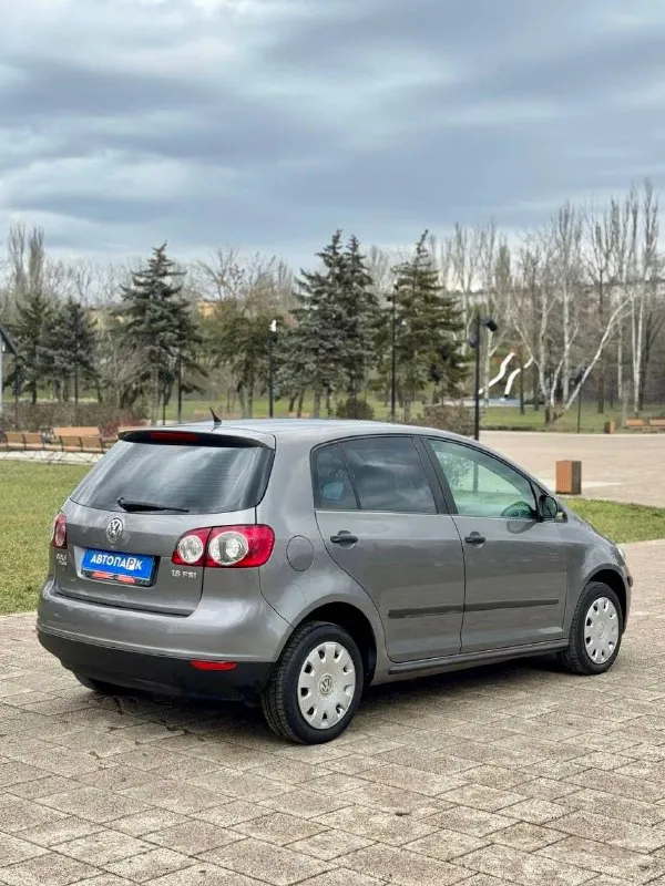 ◼️ Volkswagen golf plus ➕

💰Цена: 650 000р
🏢Город: мариуполь
📅Год выпуска: 2007
🧾Пробег: 206 760 км.
⚙️Двигатель: 1.6
⛽Топливо: бензин
⚙️Кпп: механика

📞 Телефон:

+7-949-727-41-51
+7-949-551-91-52
+7-989-263-55-56

💾 Описание:

Всеми любимый vw golf пятого поколения с увеличенным, оцинкованным кузовом и
Увеличенным клиренсом.

✅ 3 Владельца за все время,
8 Лет крайний.

✅ Надежный двигатель bse 1.6 и 6-ти ступенчатая механика.

✅ Отличная комплектация:
- Раздельный климат-контроль
- Электропривод зеркал
- Полный электропакет
- Подогрев сидений
- Хорошая музыка
- Abs, esp, srs

✅ Салон в отличном состоянии.

Улица шевченко 2️⃣6️⃣9️⃣

🏦 Возможна продажа в кредит по двум документам. - фотография - 4