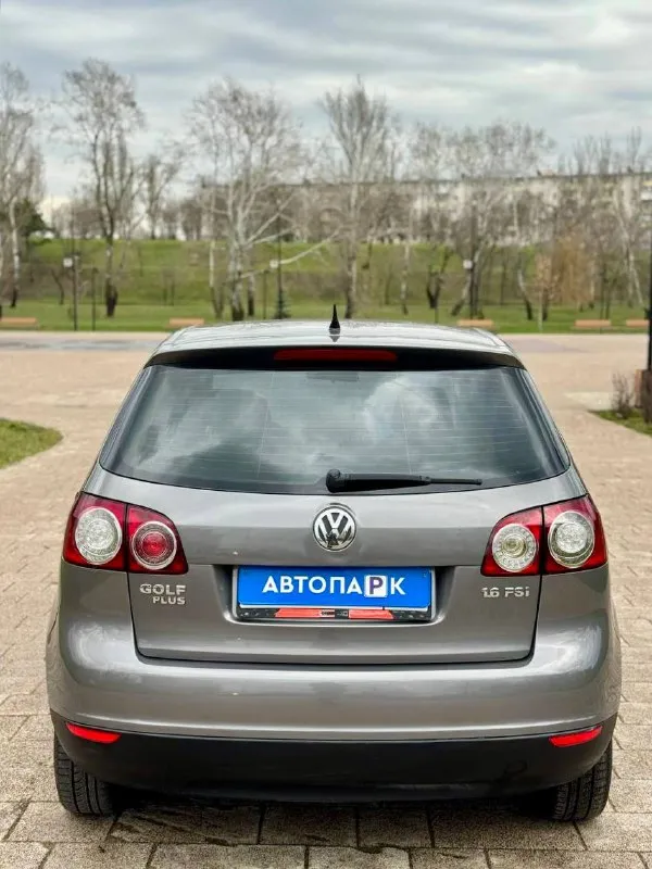 ◼️ Volkswagen golf plus ➕

💰Цена: 650 000р
🏢Город: мариуполь
📅Год выпуска: 2007
🧾Пробег: 206 760 км.
⚙️Двигатель: 1.6
⛽Топливо: бензин
⚙️Кпп: механика

📞 Телефон:

+7-949-727-41-51
+7-949-551-91-52
+7-989-263-55-56

💾 Описание:

Всеми любимый vw golf пятого поколения с увеличенным, оцинкованным кузовом и
Увеличенным клиренсом.

✅ 3 Владельца за все время,
8 Лет крайний.

✅ Надежный двигатель bse 1.6 и 6-ти ступенчатая механика.

✅ Отличная комплектация:
- Раздельный климат-контроль
- Электропривод зеркал
- Полный электропакет
- Подогрев сидений
- Хорошая музыка
- Abs, esp, srs

✅ Салон в отличном состоянии.

Улица шевченко 2️⃣6️⃣9️⃣

🏦 Возможна продажа в кредит по двум документам. - фотография - 5