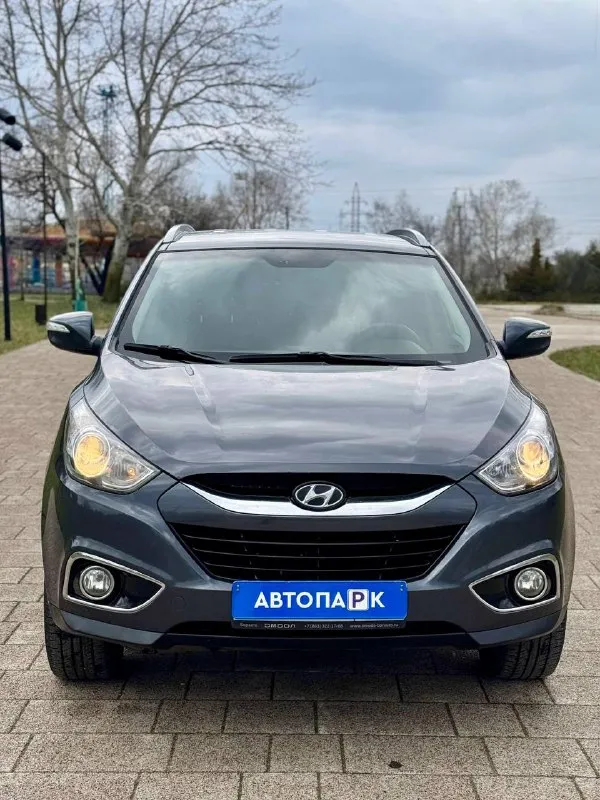 🇰🇵 Hyundai ix35 at

💰Цена: 1 150 000р
🏢Город: мариуполь
📅Год выпуска: 2010
🗒️Пробег: 201 520 км.
⚙️Двигатель: 2.0
⛽Топливо: бензин
⚙️Кпп: автомат

📞 Телефон:

+7-949-727-41-51
+7-949-551-91-52
+7-989-263-55-56

💾 Описание:

✅ Полный привод.
✅ Техническая часть на 5+
✅ Оригинальный пробег.
✅ Редкий коричневый салон.
✅ 2 Комплекта резины зима/лето.
✅ Красивый цвет.

🔥 Отличная комплектация:

❄️ Двухзонный климат-контроль, бесключевой доступ, кнопка start-stop, подогрев всех сидений, магнитола с bluetooth, бортовой компьютер, мультируль, птф, электропакет, помощь при спуске, складывание зеркал, оригинальные литые диски 18 радиуса, новый акб, 2 смарт-ключа, сигнализация с автозапуском.

Улица шевченко 269

🏦 Возможна продажа в кредит по двум документам. - фотография - 2
