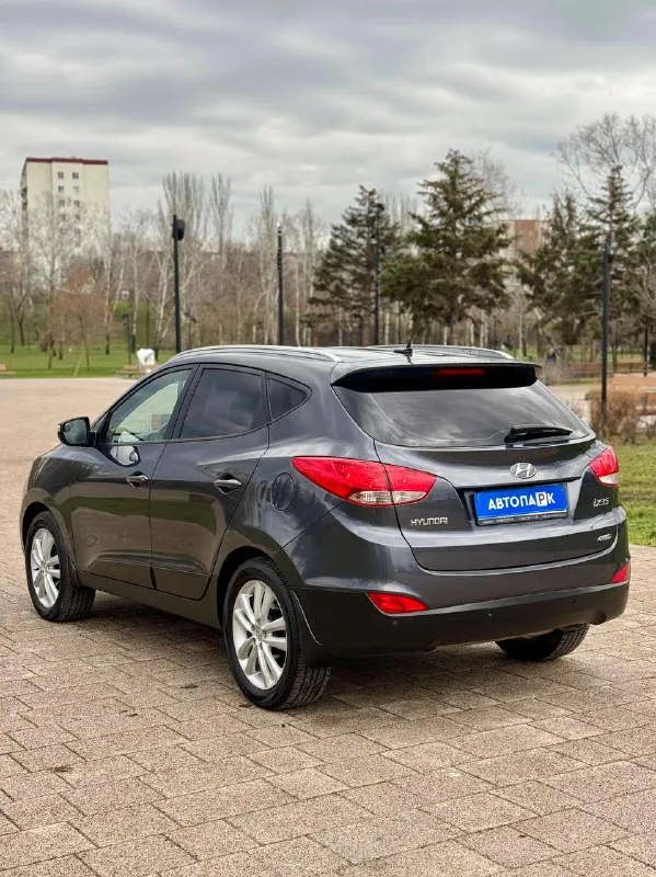 🇰🇵 Hyundai ix35 at

💰Цена: 1 150 000р
🏢Город: мариуполь
📅Год выпуска: 2010
🗒️Пробег: 201 520 км.
⚙️Двигатель: 2.0
⛽Топливо: бензин
⚙️Кпп: автомат

📞 Телефон:

+7-949-727-41-51
+7-949-551-91-52
+7-989-263-55-56

💾 Описание:

✅ Полный привод.
✅ Техническая часть на 5+
✅ Оригинальный пробег.
✅ Редкий коричневый салон.
✅ 2 Комплекта резины зима/лето.
✅ Красивый цвет.

🔥 Отличная комплектация:

❄️ Двухзонный климат-контроль, бесключевой доступ, кнопка start-stop, подогрев всех сидений, магнитола с bluetooth, бортовой компьютер, мультируль, птф, электропакет, помощь при спуске, складывание зеркал, оригинальные литые диски 18 радиуса, новый акб, 2 смарт-ключа, сигнализация с автозапуском.

Улица шевченко 269

🏦 Возможна продажа в кредит по двум документам. - фотография - 4