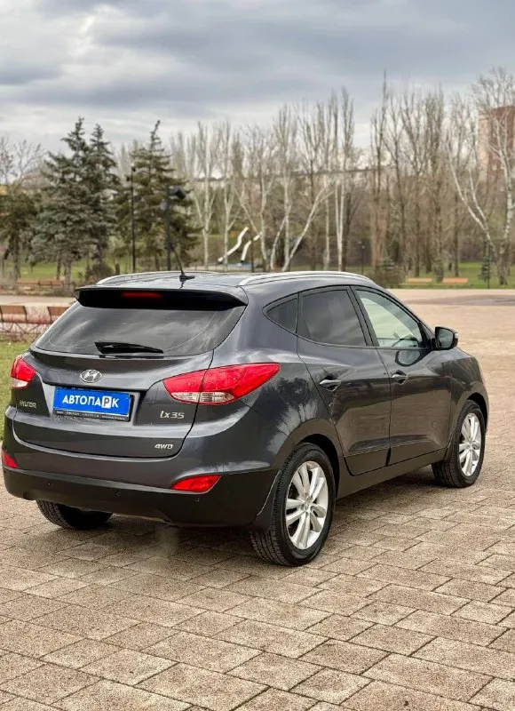 🇰🇵 Hyundai ix35 at

💰Цена: 1 150 000р
🏢Город: мариуполь
📅Год выпуска: 2010
🗒️Пробег: 201 520 км.
⚙️Двигатель: 2.0
⛽Топливо: бензин
⚙️Кпп: автомат

📞 Телефон:

+7-949-727-41-51
+7-949-551-91-52
+7-989-263-55-56

💾 Описание:

✅ Полный привод.
✅ Техническая часть на 5+
✅ Оригинальный пробег.
✅ Редкий коричневый салон.
✅ 2 Комплекта резины зима/лето.
✅ Красивый цвет.

🔥 Отличная комплектация:

❄️ Двухзонный климат-контроль, бесключевой доступ, кнопка start-stop, подогрев всех сидений, магнитола с bluetooth, бортовой компьютер, мультируль, птф, электропакет, помощь при спуске, складывание зеркал, оригинальные литые диски 18 радиуса, новый акб, 2 смарт-ключа, сигнализация с автозапуском.

Улица шевченко 269

🏦 Возможна продажа в кредит по двум документам. - фотография - 6