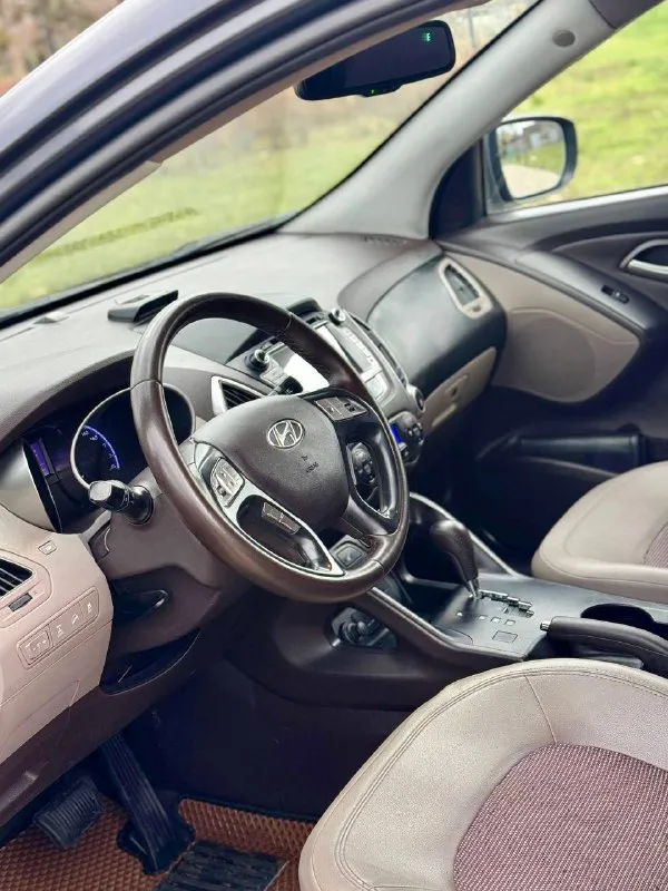 🇰🇵 Hyundai ix35 at

💰Цена: 1 150 000р
🏢Город: мариуполь
📅Год выпуска: 2010
🗒️Пробег: 201 520 км.
⚙️Двигатель: 2.0
⛽Топливо: бензин
⚙️Кпп: автомат

📞 Телефон:

+7-949-727-41-51
+7-949-551-91-52
+7-989-263-55-56

💾 Описание:

✅ Полный привод.
✅ Техническая часть на 5+
✅ Оригинальный пробег.
✅ Редкий коричневый салон.
✅ 2 Комплекта резины зима/лето.
✅ Красивый цвет.

🔥 Отличная комплектация:

❄️ Двухзонный климат-контроль, бесключевой доступ, кнопка start-stop, подогрев всех сидений, магнитола с bluetooth, бортовой компьютер, мультируль, птф, электропакет, помощь при спуске, складывание зеркал, оригинальные литые диски 18 радиуса, новый акб, 2 смарт-ключа, сигнализация с автозапуском.

Улица шевченко 269

🏦 Возможна продажа в кредит по двум документам. - фотография - 7
