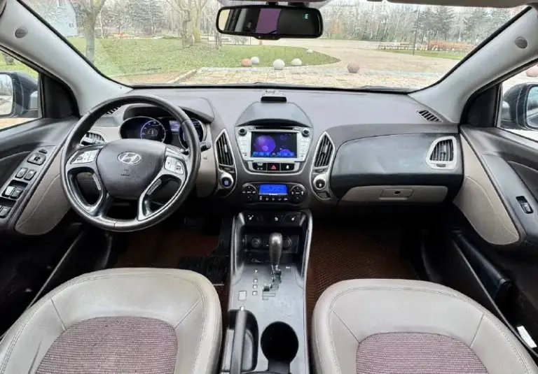 🇰🇵 Hyundai ix35 at

💰Цена: 1 150 000р
🏢Город: мариуполь
📅Год выпуска: 2010
🗒️Пробег: 201 520 км.
⚙️Двигатель: 2.0
⛽Топливо: бензин
⚙️Кпп: автомат

📞 Телефон:

+7-949-727-41-51
+7-949-551-91-52
+7-989-263-55-56

💾 Описание:

✅ Полный привод.
✅ Техническая часть на 5+
✅ Оригинальный пробег.
✅ Редкий коричневый салон.
✅ 2 Комплекта резины зима/лето.
✅ Красивый цвет.

🔥 Отличная комплектация:

❄️ Двухзонный климат-контроль, бесключевой доступ, кнопка start-stop, подогрев всех сидений, магнитола с bluetooth, бортовой компьютер, мультируль, птф, электропакет, помощь при спуске, складывание зеркал, оригинальные литые диски 18 радиуса, новый акб, 2 смарт-ключа, сигнализация с автозапуском.

Улица шевченко 269

🏦 Возможна продажа в кредит по двум документам. - фотография - 8