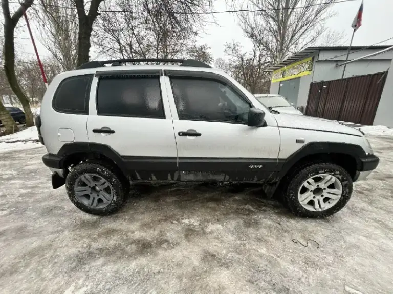 Нива chevrolet год 2005 по учету я хозяин, проблем переоформить нет. Цена 610.000 р. Торг. Пробег 227.000 по ходовые все в порядке мосты не гудят раздатка в норме. Коробка 5 ступка, новая. По мотору нареканий вроде бы нет. Но симфонит с под коллектора не много. По кузову более менее нормально. Стоит газ, в документы вписан. Остальные вопросы на месте при просмотре машины. Писать в лс если не отвечаю. +79497527300
📞 Звоните: +7(949)7527300 - фотография - 4