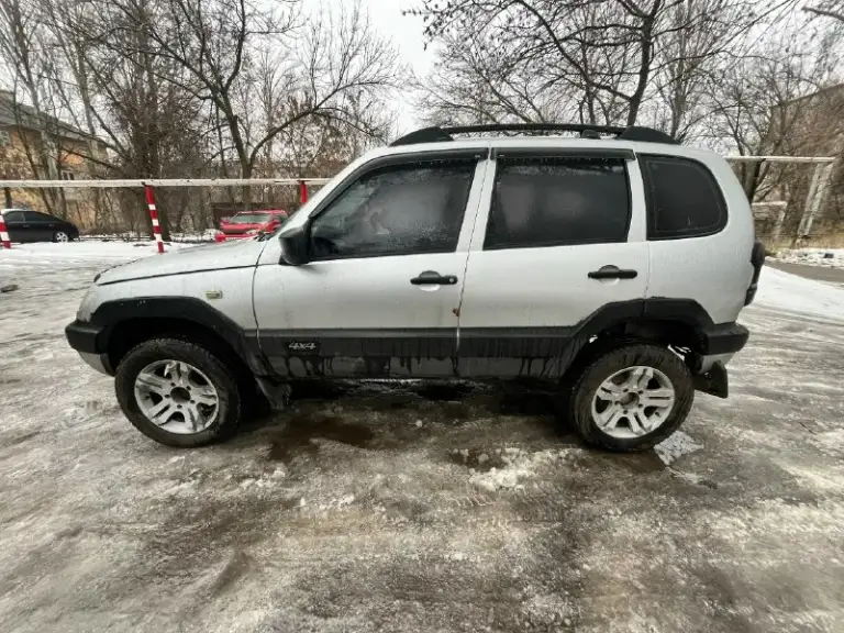 Нива chevrolet год 2005 по учету я хозяин, проблем переоформить нет. Цена 610.000 р. Торг. Пробег 227.000 по ходовые все в порядке мосты не гудят раздатка в норме. Коробка 5 ступка, новая. По мотору нареканий вроде бы нет. Но симфонит с под коллектора не много. По кузову более менее нормально. Стоит газ, в документы вписан. Остальные вопросы на месте при просмотре машины. Писать в лс если не отвечаю. +79497527300
📞 Звоните: +7(949)7527300 - фотография - 5