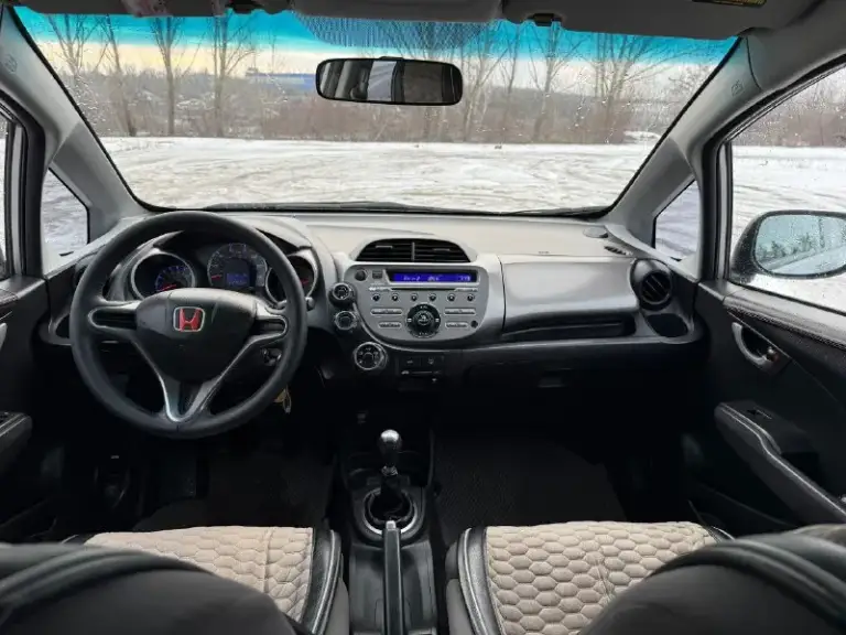 Продаю свой автомобиль в семье 3тий год.
Г. Макеевка
Цена 585 000 руб
Пробег 215 тыс км
+79493695800
Honda fit 2008 мотор 1.5 vtec
Кондиционер
Подогрев зеркал и заднего стекла
Два комплекта ключей
Установлена хорошая оптика линзы 3 дюйма би лэд
Сигнализация старлайн с меткой (имитация без ключевого доступа ) с приложением для телефона
Хорошая зимняя резина
Лето отдам с машиной ( остаток на пару сезонов )
В сентябре заменена цепь грм с звездами на усиленную.
Есть момент по абс попался бракованный подшипник п. Л. Выбивает ошибку по магнитной ленте.
По кузову есть вмятины от природного града. - фотография - 4