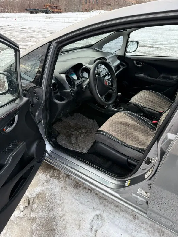 Продаю свой автомобиль в семье 3тий год.
Г. Макеевка
Цена 585 000 руб
Пробег 215 тыс км
+79493695800
Honda fit 2008 мотор 1.5 vtec
Кондиционер
Подогрев зеркал и заднего стекла
Два комплекта ключей
Установлена хорошая оптика линзы 3 дюйма би лэд
Сигнализация старлайн с меткой (имитация без ключевого доступа ) с приложением для телефона
Хорошая зимняя резина
Лето отдам с машиной ( остаток на пару сезонов )
В сентябре заменена цепь грм с звездами на усиленную.
Есть момент по абс попался бракованный подшипник п. Л. Выбивает ошибку по магнитной ленте.
По кузову есть вмятины от природного града. - фотография - 7