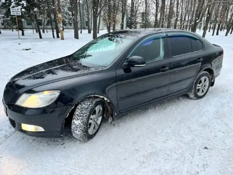 Продам не новый автомобиль škoda octavia a5• передний привод •
1,6 Бензин • мкпп•
Год: 2010•
Пробег: 199 554 км

✅ По технической части:
• Двигатель и коробка работают идеально
• Подвеска мягкая и собранная — без стуков и скрипов
• Родной салон хорошо сохранился — ничего не подшивалось и не красилось
• Автомобиль после полного то
•Родной пробег
•Не такси‼️

✅Отличная комплектация:
•Подогрев сидений
• Электропривод всех 4-х боковых стёкол
• Электропривод и подогрев зеркал, регулировка руля в двух положениях
• Кондиционер
•Бортовой компьютер
• Abs, asr ( отключаемый)
• Парктроники задние заводские
• Большой мультимедийный дисплей bolero
• Датчики света и дождя

📌 Собственник автомобиля;
📍Ханжёнково, макеевка.
📲 +79995752281
💰Цена: 6️⃣4️⃣0️⃣ 0️⃣0️⃣0️⃣ ₽‼️с торгом - фотография - 2