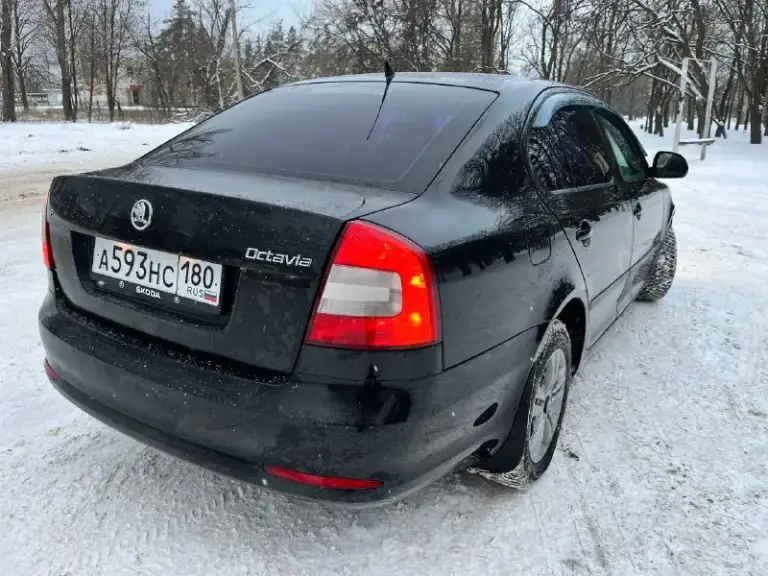 Продам не новый автомобиль škoda octavia a5• передний привод •
1,6 Бензин • мкпп•
Год: 2010•
Пробег: 199 554 км

✅ По технической части:
• Двигатель и коробка работают идеально
• Подвеска мягкая и собранная — без стуков и скрипов
• Родной салон хорошо сохранился — ничего не подшивалось и не красилось
• Автомобиль после полного то
•Родной пробег
•Не такси‼️

✅Отличная комплектация:
•Подогрев сидений
• Электропривод всех 4-х боковых стёкол
• Электропривод и подогрев зеркал, регулировка руля в двух положениях
• Кондиционер
•Бортовой компьютер
• Abs, asr ( отключаемый)
• Парктроники задние заводские
• Большой мультимедийный дисплей bolero
• Датчики света и дождя

📌 Собственник автомобиля;
📍Ханжёнково, макеевка.
📲 +79995752281
💰Цена: 6️⃣4️⃣0️⃣ 0️⃣0️⃣0️⃣ ₽‼️с торгом - фотография - 4
