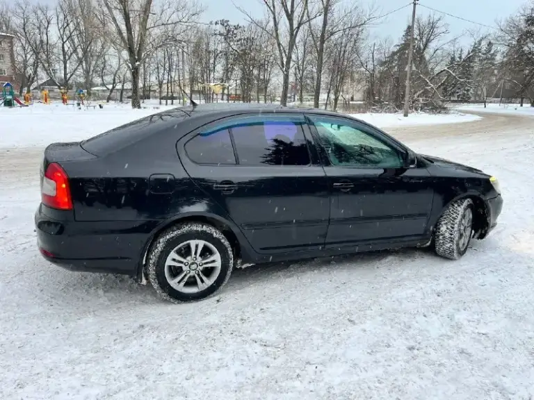 Продам не новый автомобиль škoda octavia a5• передний привод •
1,6 Бензин • мкпп•
Год: 2010•
Пробег: 199 554 км

✅ По технической части:
• Двигатель и коробка работают идеально
• Подвеска мягкая и собранная — без стуков и скрипов
• Родной салон хорошо сохранился — ничего не подшивалось и не красилось
• Автомобиль после полного то
•Родной пробег
•Не такси‼️

✅Отличная комплектация:
•Подогрев сидений
• Электропривод всех 4-х боковых стёкол
• Электропривод и подогрев зеркал, регулировка руля в двух положениях
• Кондиционер
•Бортовой компьютер
• Abs, asr ( отключаемый)
• Парктроники задние заводские
• Большой мультимедийный дисплей bolero
• Датчики света и дождя

📌 Собственник автомобиля;
📍Ханжёнково, макеевка.
📲 +79995752281
💰Цена: 6️⃣4️⃣0️⃣ 0️⃣0️⃣0️⃣ ₽‼️с торгом - фотография - 6