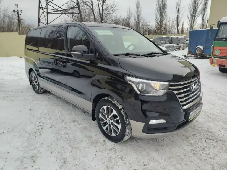 Продам hyundai grand starex 4 500 000 руб. В перевозках не был, семейный автомобиль ❗ в максимальной комплектации, нет только электро-дверей. 8+1 (все сидения взаимозаменяемые ❗) 1 хозяин по рф, привезен на 14000км из кореи, 3 года назад. Автотека зеленая, без юр лиц, без дтп, без страховых. Вин код предоставлю заводской пассажир ❗ 2 ключа заводских ❗ птс электронный 2020 год 2.5 93 000км. (оригинал) есть все документы❗ автомат(гидротрансформатор, aisin) - не дсг, не вариатор. ❗ весь ровный и целый ❗ круиз-контроль подогрев руля подогрев передних и задних сидений обдув (вентиляция) передних сидений обогрев зеркал климат контроль (полный по всему салону) камера передняя камера задняя заводской регистратор перед и сзади парктроники перед и сзади электростеклоподъемники электропривод зеркал(складываемые) все стекла включая лобовое оригинал ❗ без и без трещин обогрев лобового кожаные сидения(nappa) сиденья раздельные (2+2+2+3) все сидения включая водительское целые
📞 Звоните: +7(949)3651405 - фотография - 1