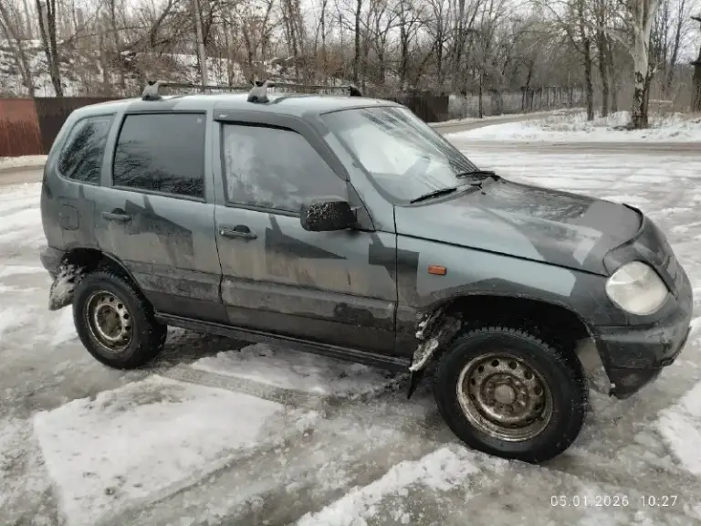Продам chevrolet ниву 2007 г. В. , на полном ходу, в сварке не нуждается, производилась замена порогов, задних арок, задних крыльев, есть вопросы по лкп. По мотору делалась капитала, ещё на обкатке, новые все патрубки, радиатор охлаждения, радиатор печки, новый термостат, антифриз. Мосты, коробка, раздатка всё в хорошем состоянии, работает без изъянов, по электрике все светится, все моргает, ходовая менялась перед зимой, новые тормозные колодки, установлена не плохая музыка. Новая зимняя шипованая резина ( второй комплект колес отдам в подарок), так же в подарок отдам передний мост, шрусовый кардан, и ещё кучу запчастей. По документам я хозяин, продажа с переоформлением в мрэо. Цена 350 тыс, макеевка, тел +79493067985
📞 Звоните: +7(949)3067985 - фотография - 1