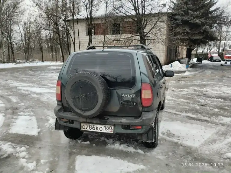 Продам chevrolet ниву 2007 г. В. , на полном ходу, в сварке не нуждается, производилась замена порогов, задних арок, задних крыльев, есть вопросы по лкп. По мотору делалась капитала, ещё на обкатке, новые все патрубки, радиатор охлаждения, радиатор печки, новый термостат, антифриз. Мосты, коробка, раздатка всё в хорошем состоянии, работает без изъянов, по электрике все светится, все моргает, ходовая менялась перед зимой, новые тормозные колодки, установлена не плохая музыка. Новая зимняя шипованая резина ( второй комплект колес отдам в подарок), так же в подарок отдам передний мост, шрусовый кардан, и ещё кучу запчастей. По документам я хозяин, продажа с переоформлением в мрэо. Цена 350 тыс, макеевка, тел +79493067985
📞 Звоните: +7(949)3067985 - фотография - 3