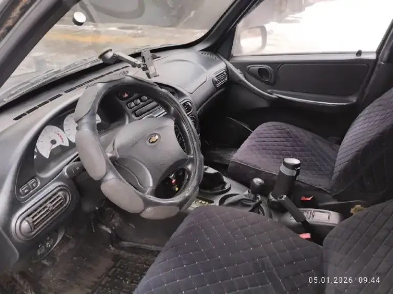 Продам chevrolet ниву 2007 г. В. , на полном ходу, в сварке не нуждается, производилась замена порогов, задних арок, задних крыльев, есть вопросы по лкп. По мотору делалась капитала, ещё на обкатке, новые все патрубки, радиатор охлаждения, радиатор печки, новый термостат, антифриз. Мосты, коробка, раздатка всё в хорошем состоянии, работает без изъянов, по электрике все светится, все моргает, ходовая менялась перед зимой, новые тормозные колодки, установлена не плохая музыка. Новая зимняя шипованая резина ( второй комплект колес отдам в подарок), так же в подарок отдам передний мост, шрусовый кардан, и ещё кучу запчастей. По документам я хозяин, продажа с переоформлением в мрэо. Цена 350 тыс, макеевка, тел +79493067985
📞 Звоните: +7(949)3067985 - фотография - 4