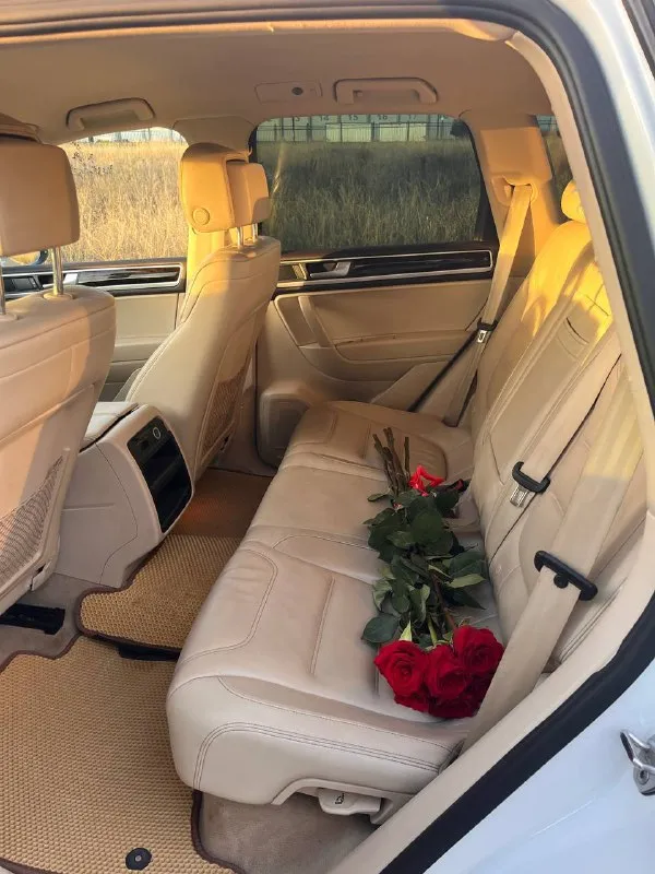 Продам volkswagen touareg 2012 года выпуска:
- Цена 1.300.000 очень срочно без торга!;
- 3.6 Fsi vr6 (cmta) 249 л. С.
- Пробег 241000 километров.
Комплектация:
- Полный привод;
- Пневмоподвеска 4 corner
- 8-Ступенчатая aisin;
- Фаркоп; и прочее!

Была замена цепей по оригиналу, замена топливной системы (фильтров, насоса и т. Д) замена тормозных дисков с колодками.
Состояние у автомобиля хорошее, по лкп есть моменты, есть царапины, сколы на заднем и переднем бамперах — не критично. Обслуживалась на масле petronas каждые 7-8 тысяч пробега. Стекла все родные включая и лобовое! Авто требует немного вложений, заправить кондиционер. По ходовой части без нареканий, ни каких стуков нет, пневмоподвеска работает отлично в технической части вложений не требует. Двигатель работает без нареканий! Все остальные вопросы по телефону!
Телефон: +79494408700 - фотография - 10