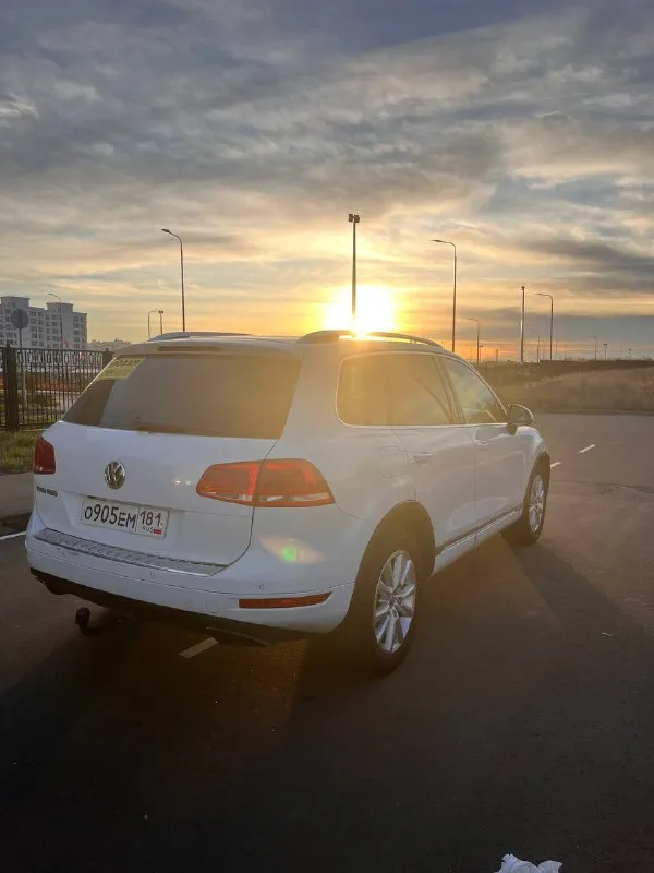 Продам volkswagen touareg 2012 года выпуска:
- Цена 1.300.000 очень срочно без торга!;
- 3.6 Fsi vr6 (cmta) 249 л. С.
- Пробег 241000 километров.
Комплектация:
- Полный привод;
- Пневмоподвеска 4 corner
- 8-Ступенчатая aisin;
- Фаркоп; и прочее!

Была замена цепей по оригиналу, замена топливной системы (фильтров, насоса и т. Д) замена тормозных дисков с колодками.
Состояние у автомобиля хорошее, по лкп есть моменты, есть царапины, сколы на заднем и переднем бамперах — не критично. Обслуживалась на масле petronas каждые 7-8 тысяч пробега. Стекла все родные включая и лобовое! Авто требует немного вложений, заправить кондиционер. По ходовой части без нареканий, ни каких стуков нет, пневмоподвеска работает отлично в технической части вложений не требует. Двигатель работает без нареканий! Все остальные вопросы по телефону!
Телефон: +79494408700 - фотография - 4